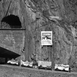 Action de protestation contre le trafic de transit par les promoteurs de l'Initiative des Alpes dans les gorges de Schoellenen (UR), le 5 août 1989. (archives) Keystone/STR